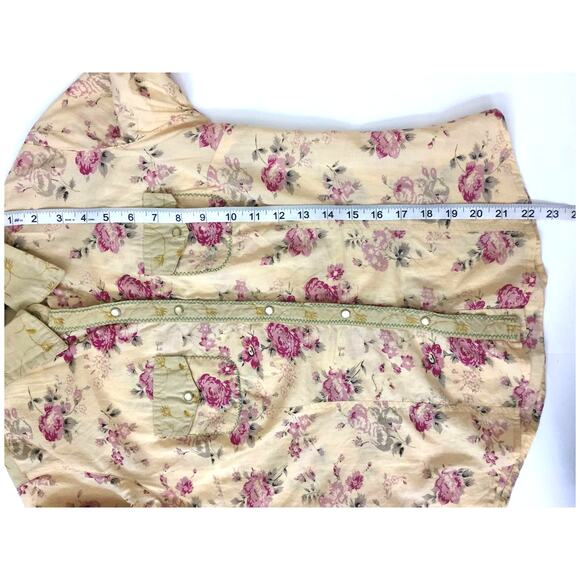 Vanity Embroidered Floral Button Down Top Size Small‎ - Picture 4 of 12